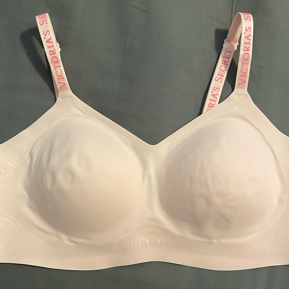 NWOT Victoria Secret TShirt Bra